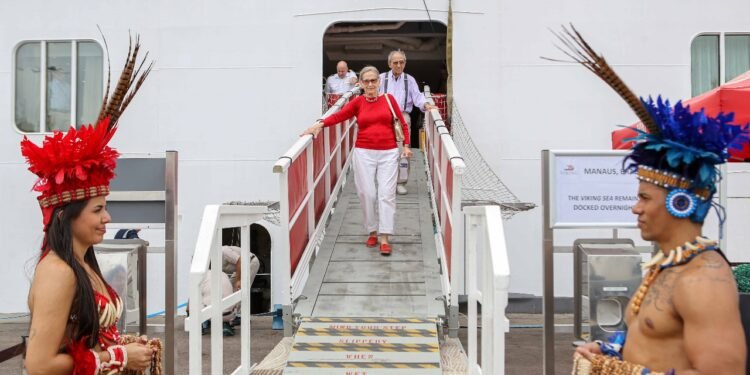 Temporada de Cruzeiros 2024/2025: Viking Sea chega a Manaus com mais de 1,3 mil cruzeiristas