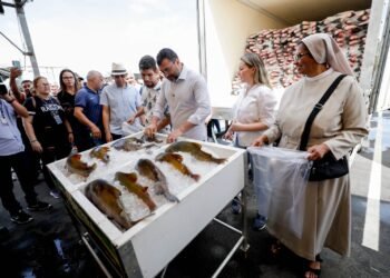 Peixe no Prato Solidário: Governador Wilson Lima entrega mais de 300 toneladas de pescado para instituições