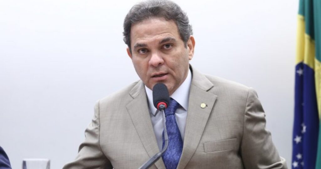 Imagens e frases sobre açaí também seriam limitadas por projeto na Câmara