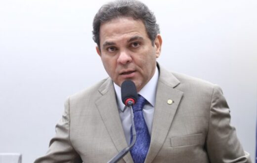 Imagens e frases sobre açaí também seriam limitadas por projeto na Câmara